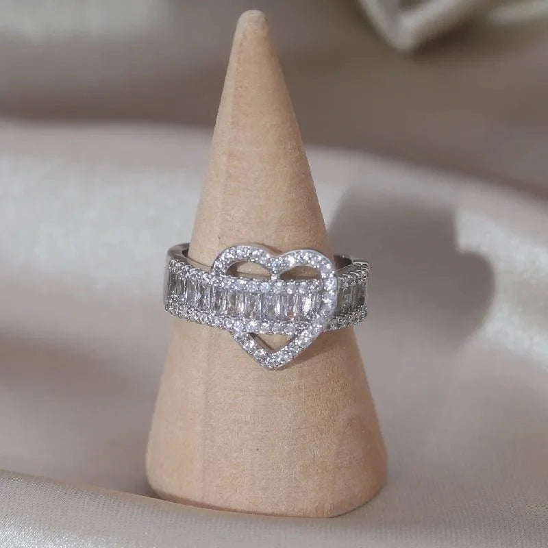 14k Lovers Loop Sparkling Heart Ring — product detail