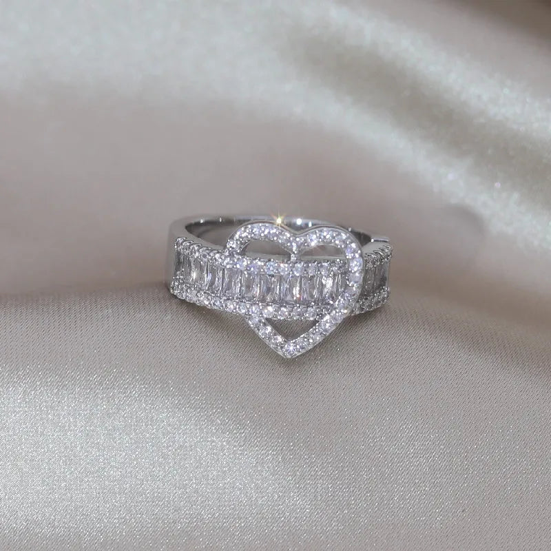 14k Lovers Loop Sparkling Heart Ring — product detail