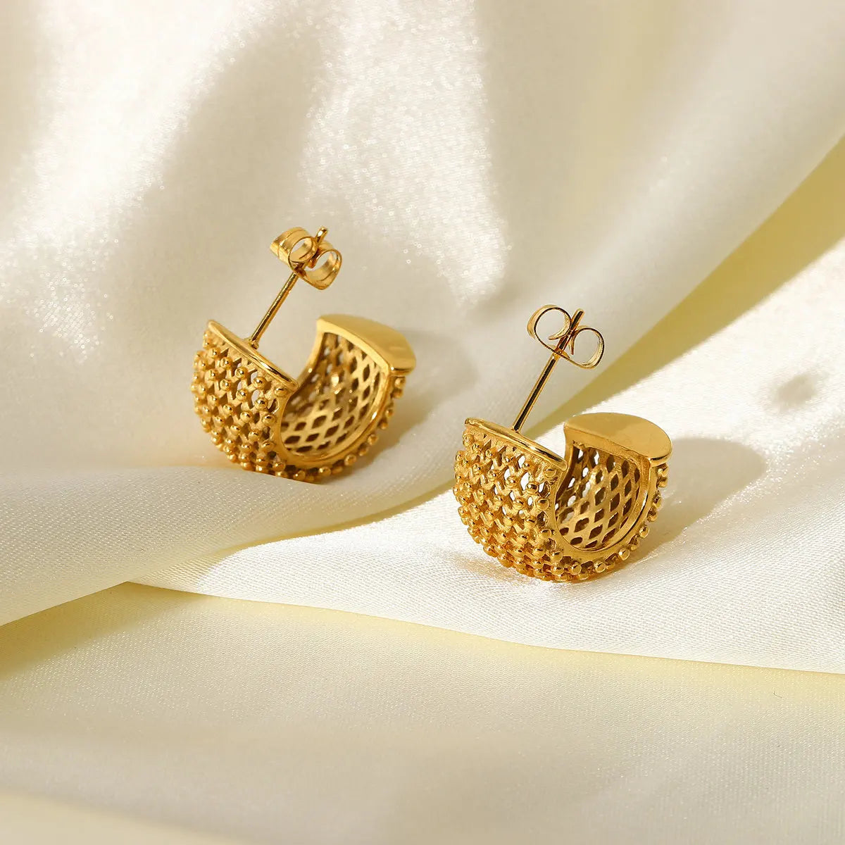 18k Mesh C Hoop Earrings — product detail