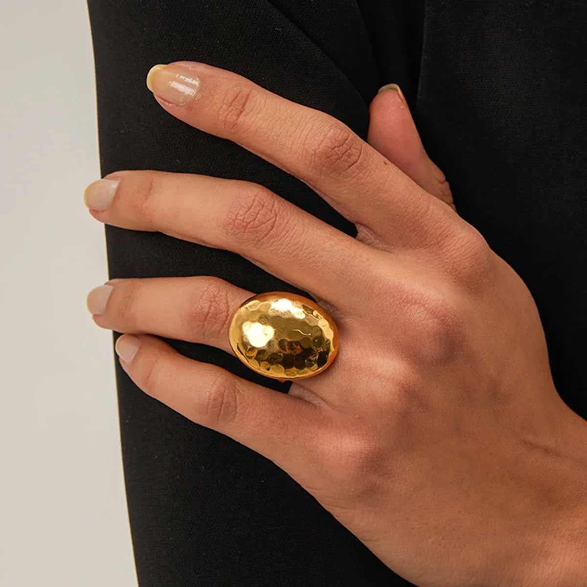 18k Hammered Oval Dual Band Ring — product detail