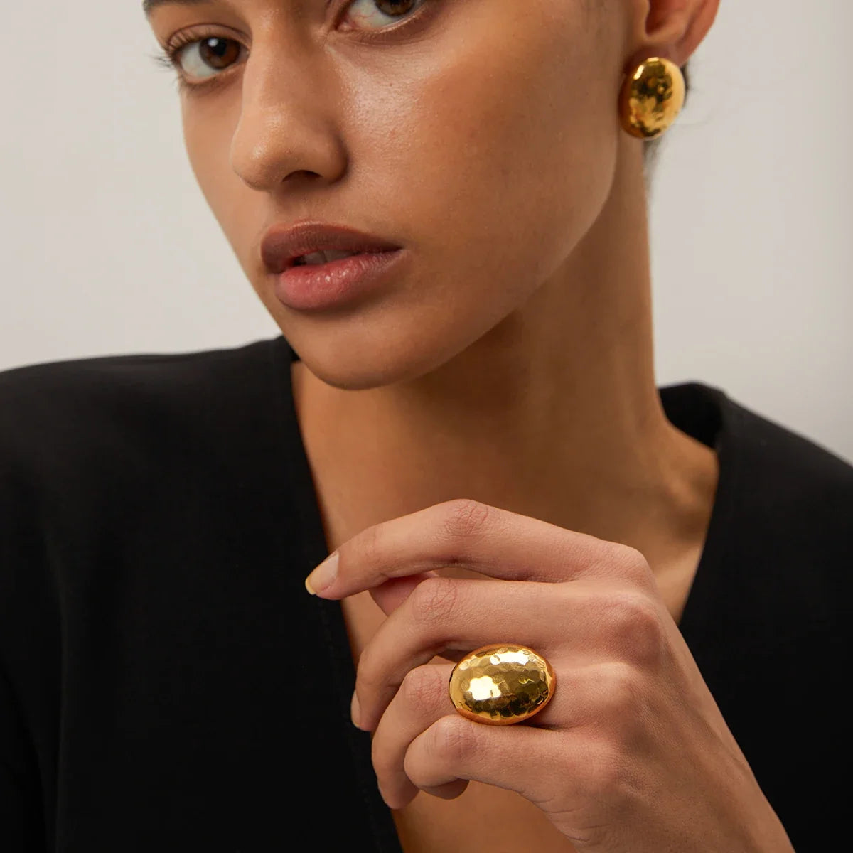18k Hammered Oval Dual Band Ring — product detail
