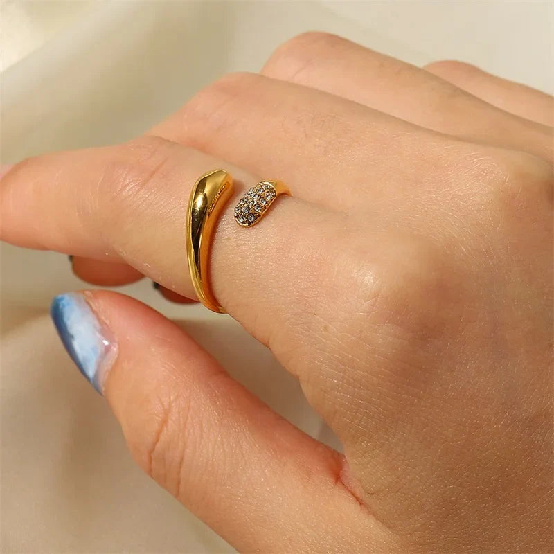 18k Dainty Sparkling Tip Wrap Around Ring — product detail