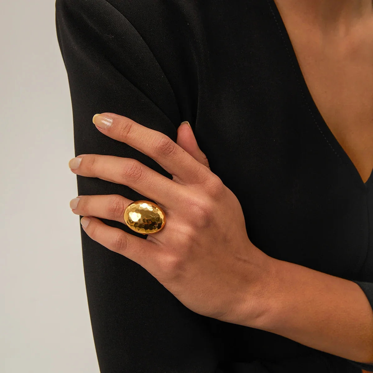 18k Hammered Oval Dual Band Ring — product detail