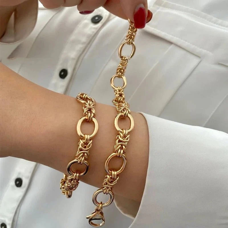 Contrasting Statement Chain Bracelet — product detail