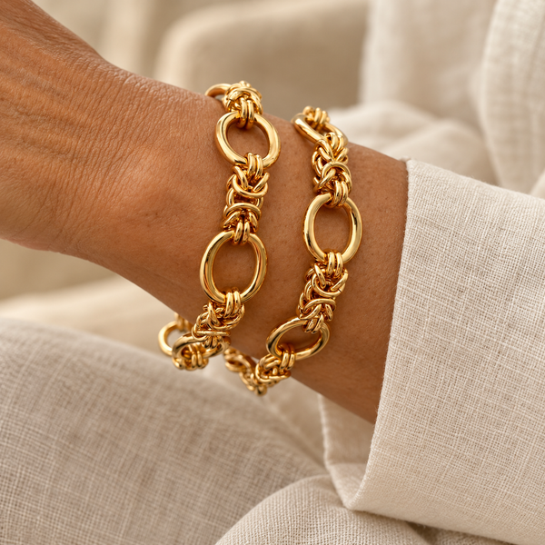 Gold contrasting chain bracelets on a woman's wrist