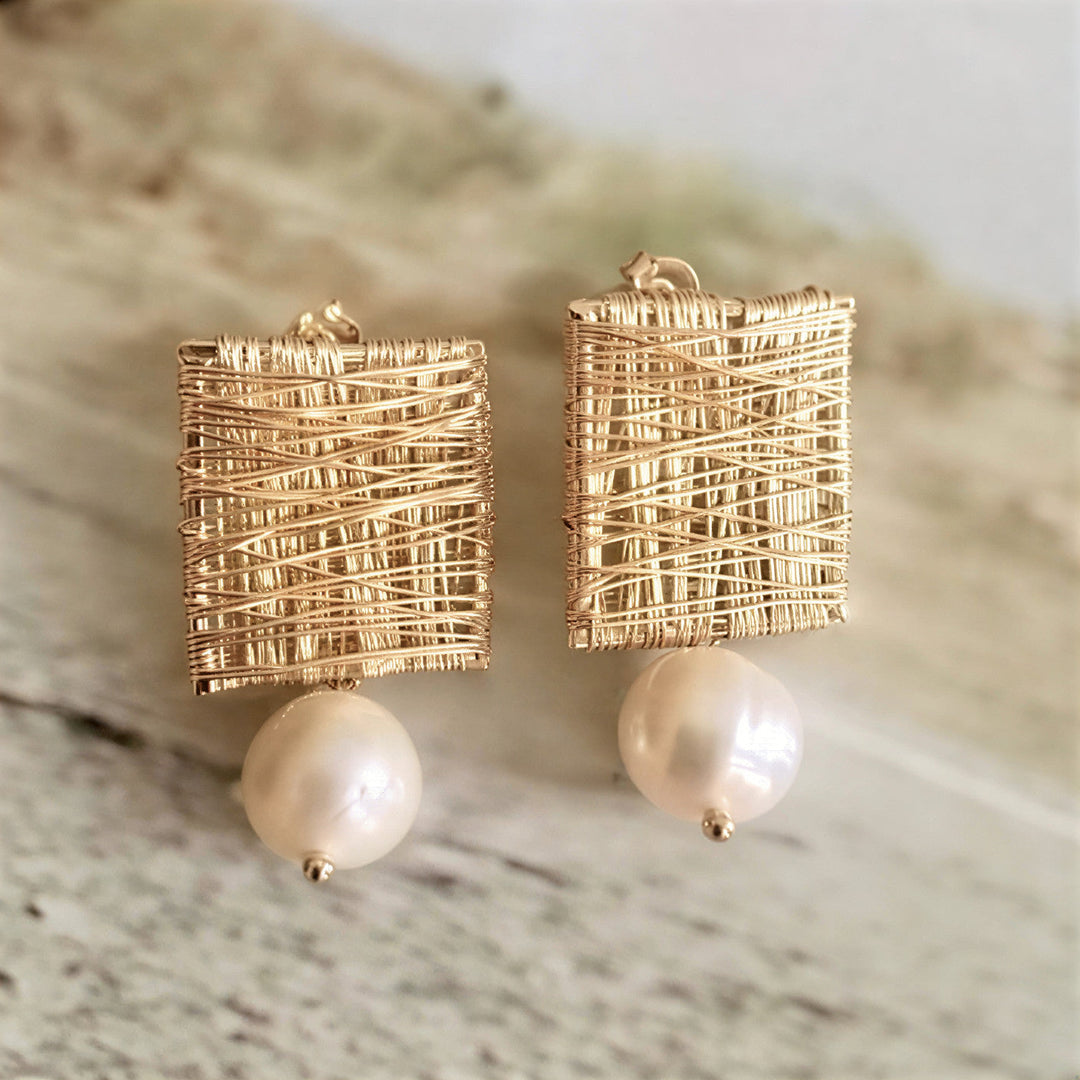 Elegant Golden Thread Pearl Earrings