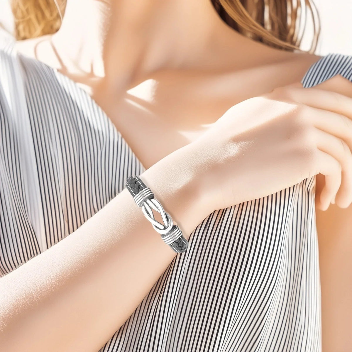 Unisex Eternal Love Knot Leather Bracelet — product detail